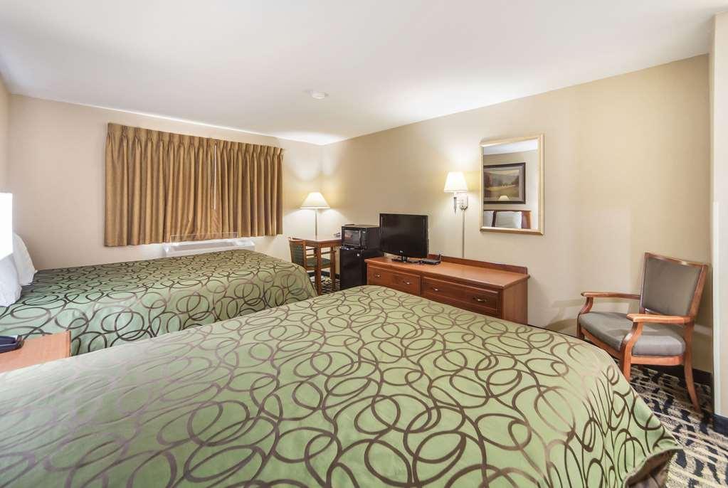 Super 8 By Wyndham Cozad Hotel Bagian luar foto