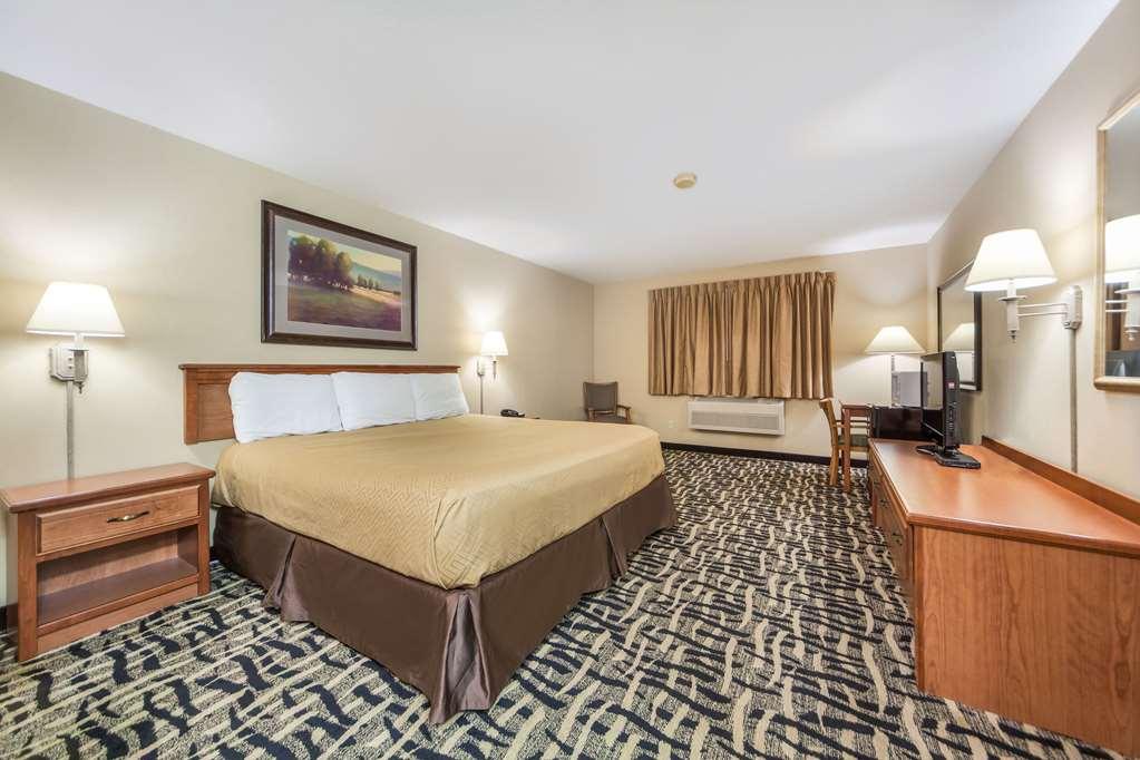 Super 8 By Wyndham Cozad Hotel Bagian luar foto