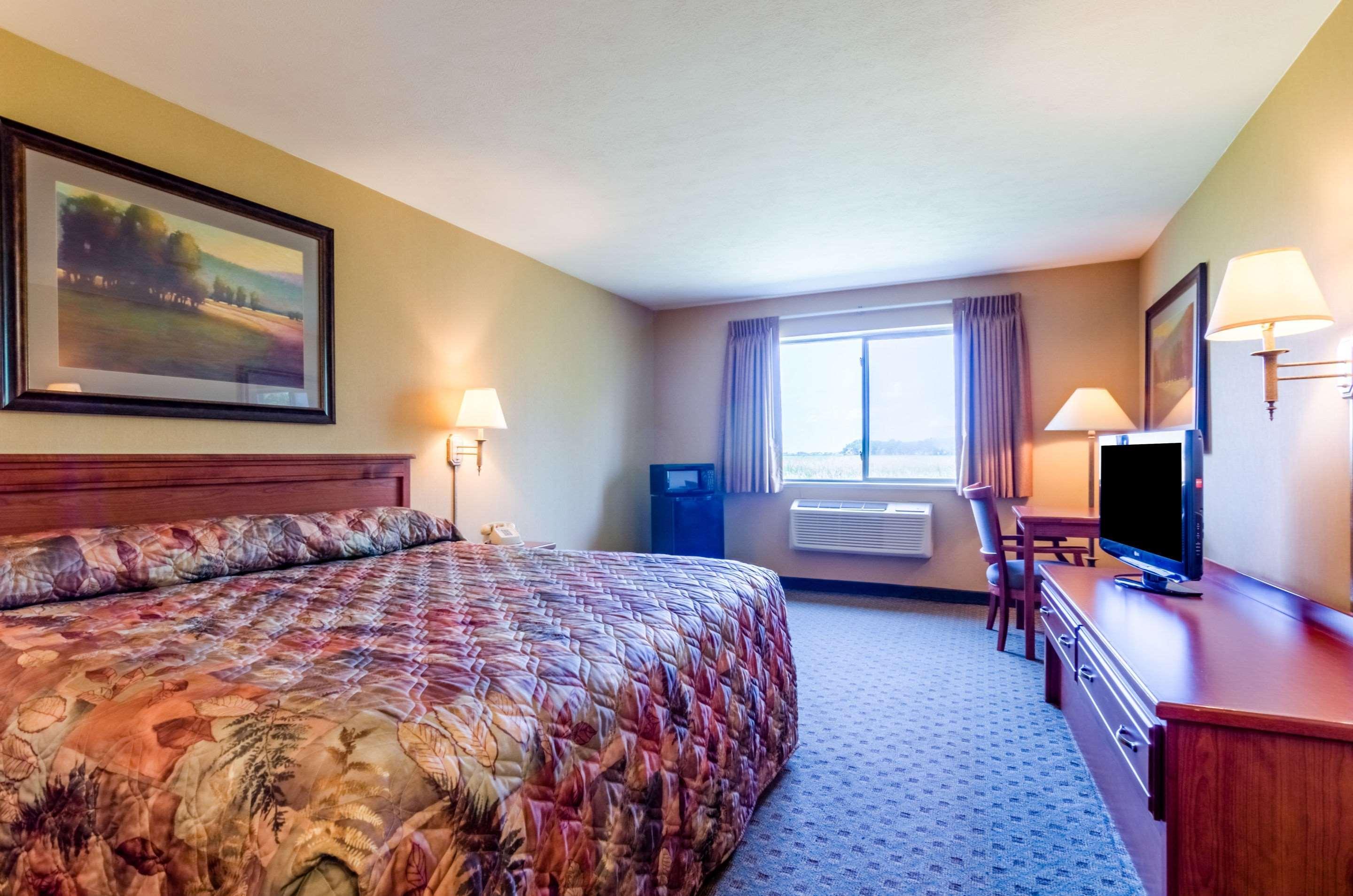 Super 8 By Wyndham Cozad Hotel Bagian luar foto