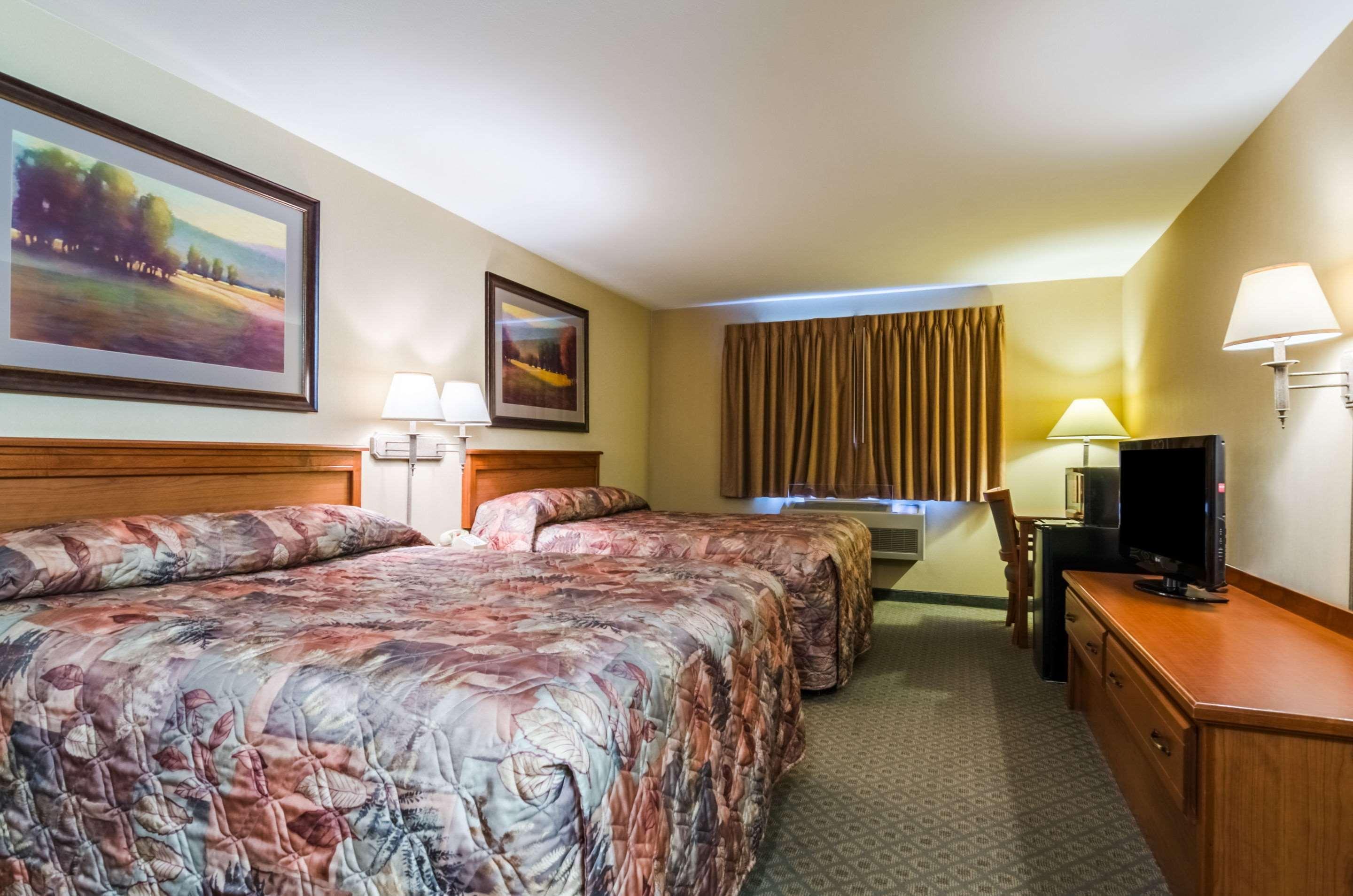 Super 8 By Wyndham Cozad Hotel Bagian luar foto
