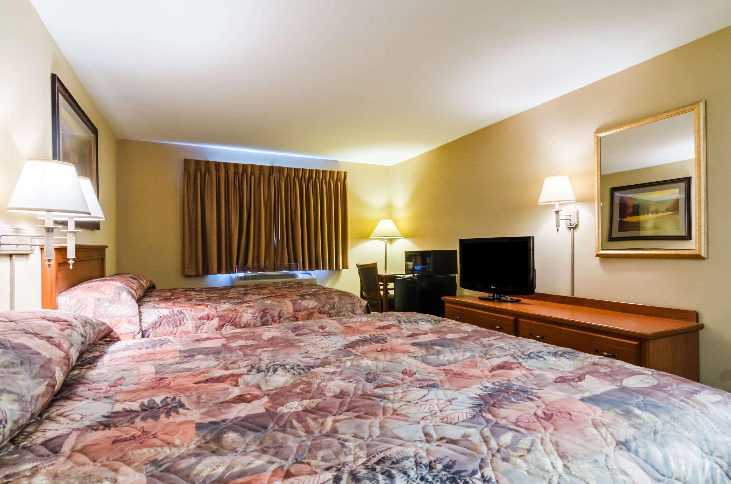 Super 8 By Wyndham Cozad Hotel Bagian luar foto