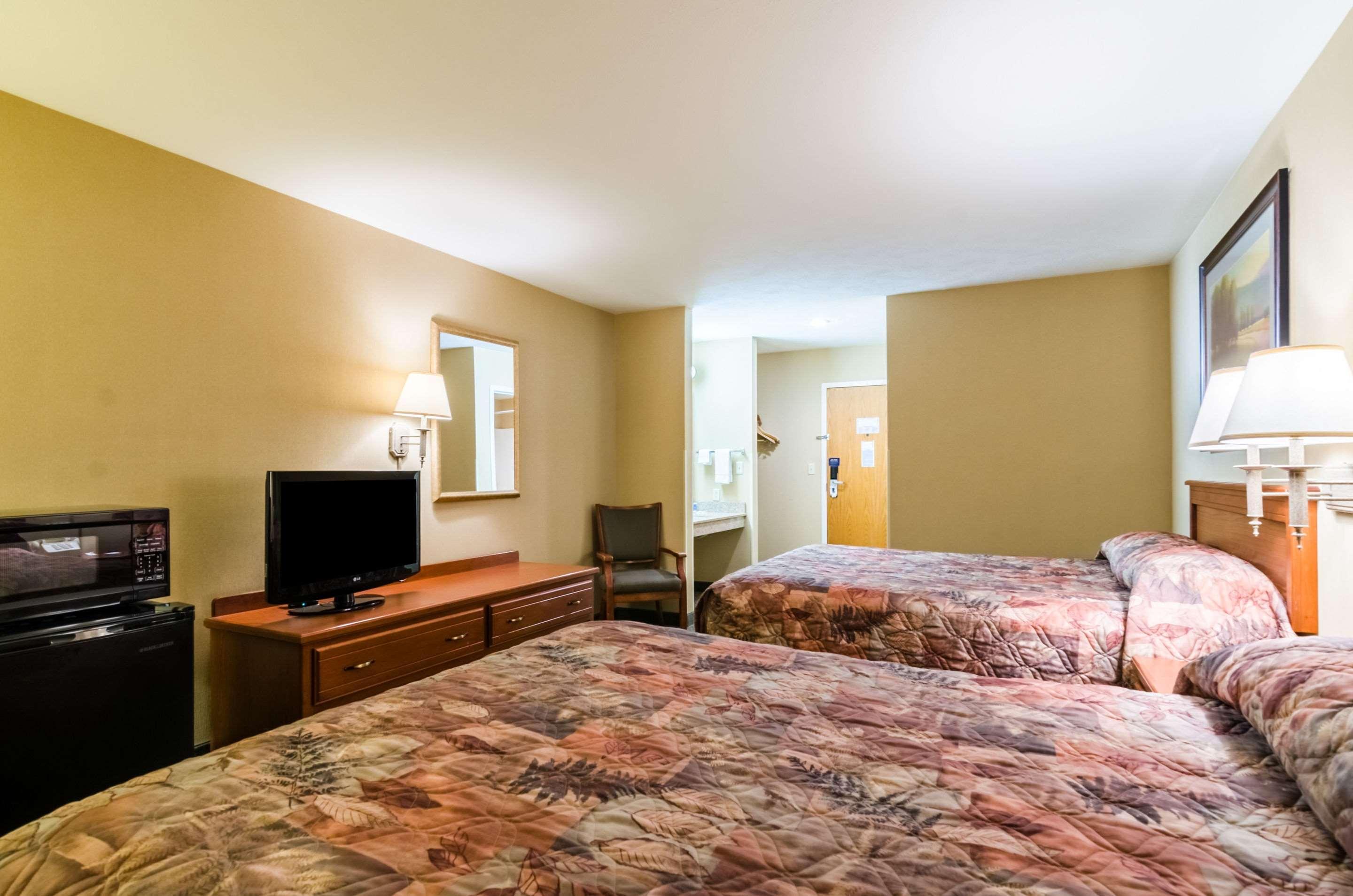 Super 8 By Wyndham Cozad Hotel Bagian luar foto