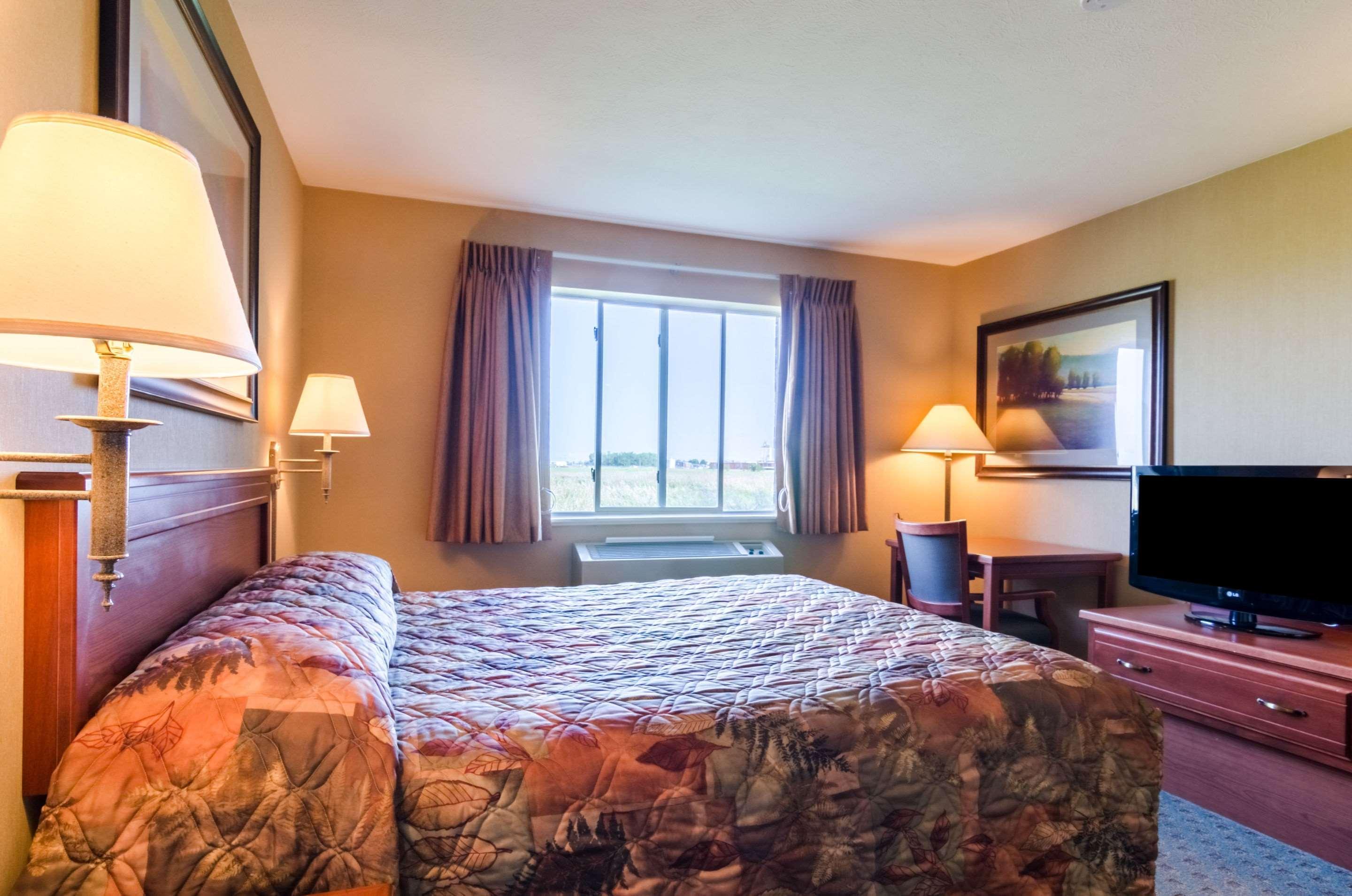 Super 8 By Wyndham Cozad Hotel Bagian luar foto