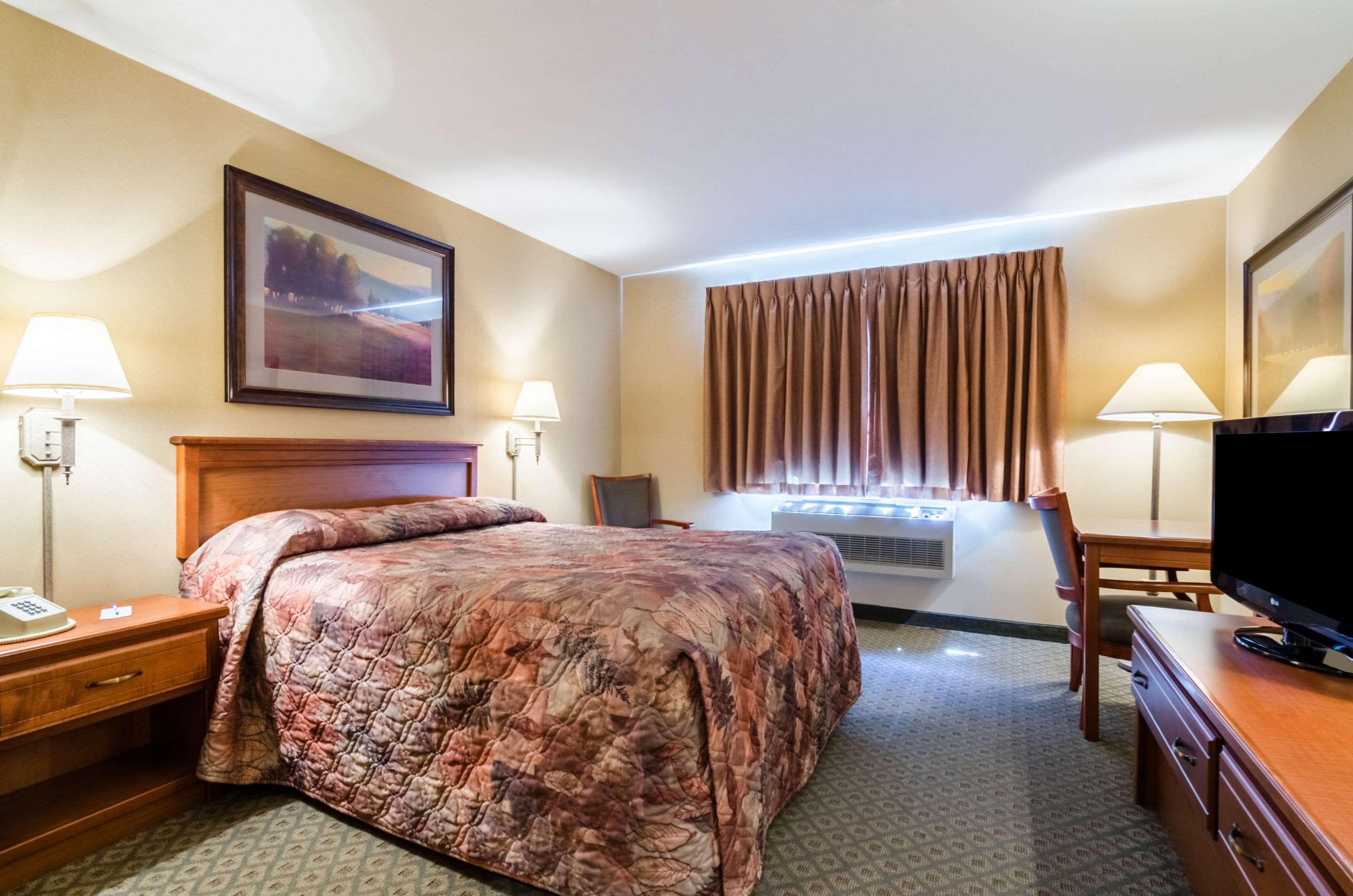 Super 8 By Wyndham Cozad Hotel Bagian luar foto