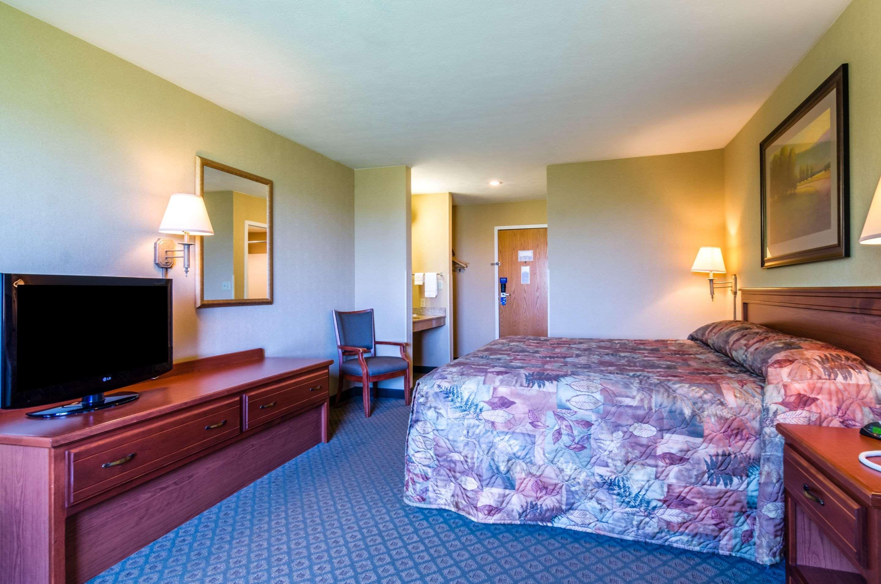 Super 8 By Wyndham Cozad Hotel Bagian luar foto