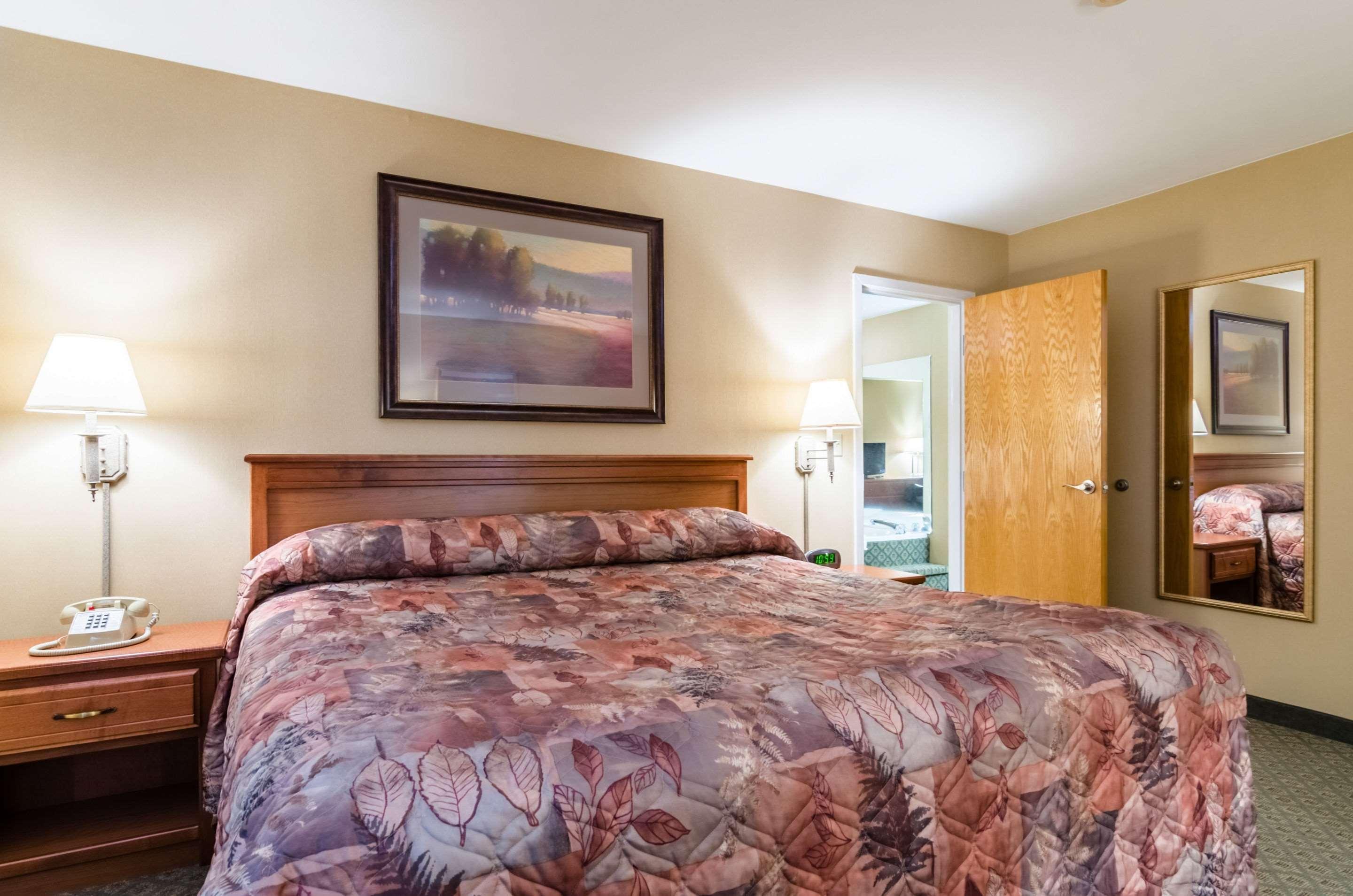 Super 8 By Wyndham Cozad Hotel Bagian luar foto