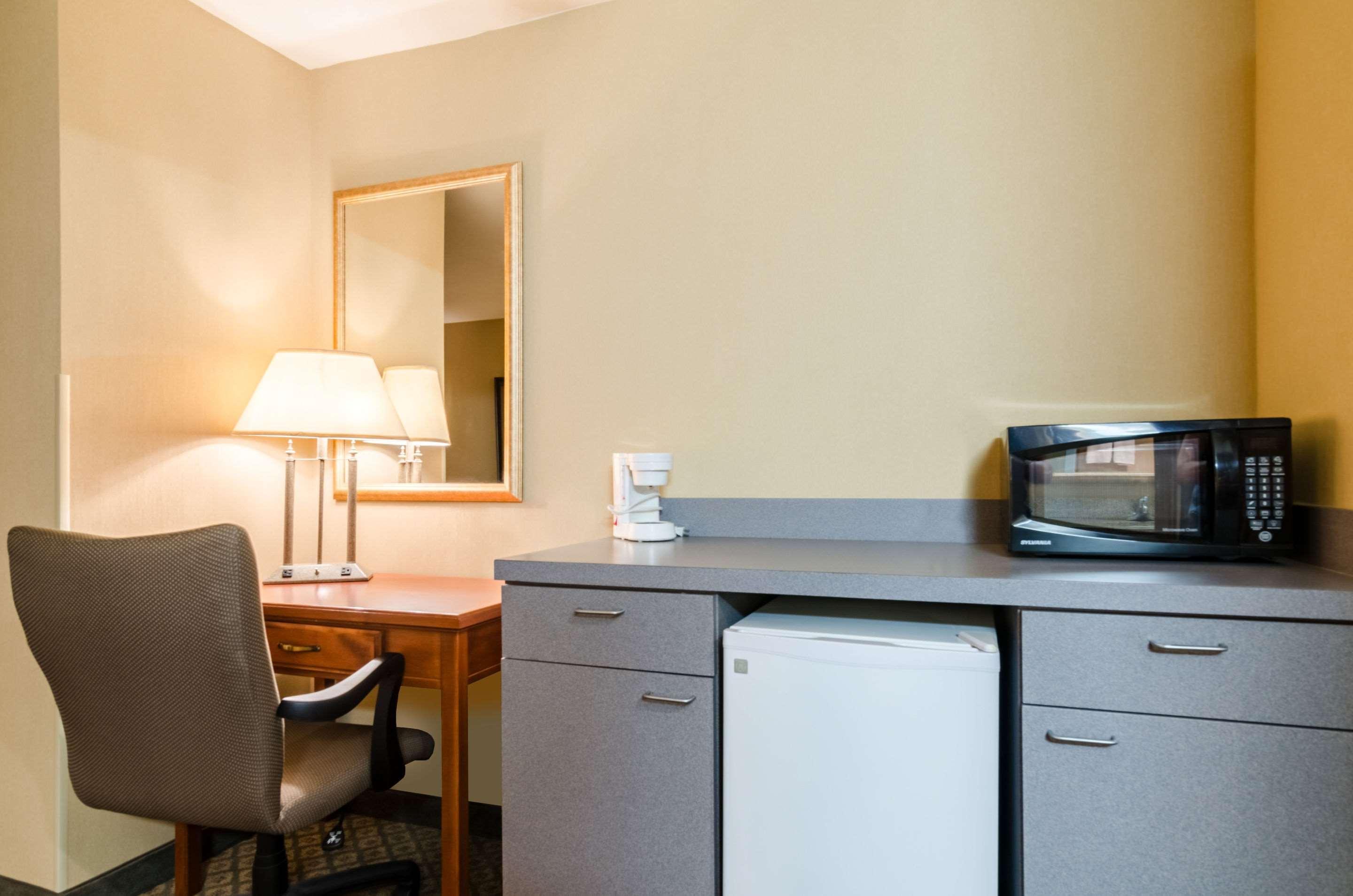 Super 8 By Wyndham Cozad Hotel Bagian luar foto