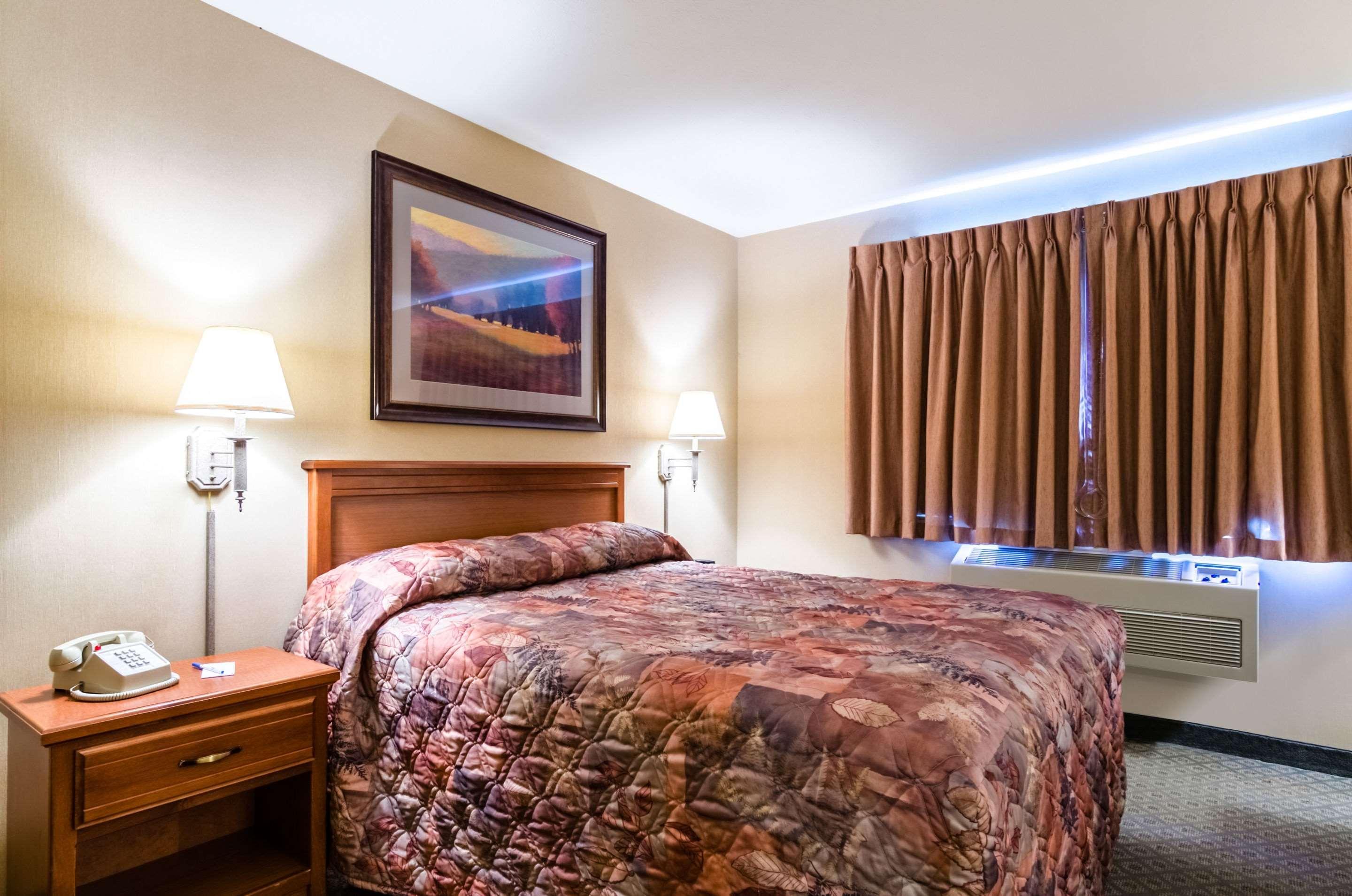 Super 8 By Wyndham Cozad Hotel Bagian luar foto