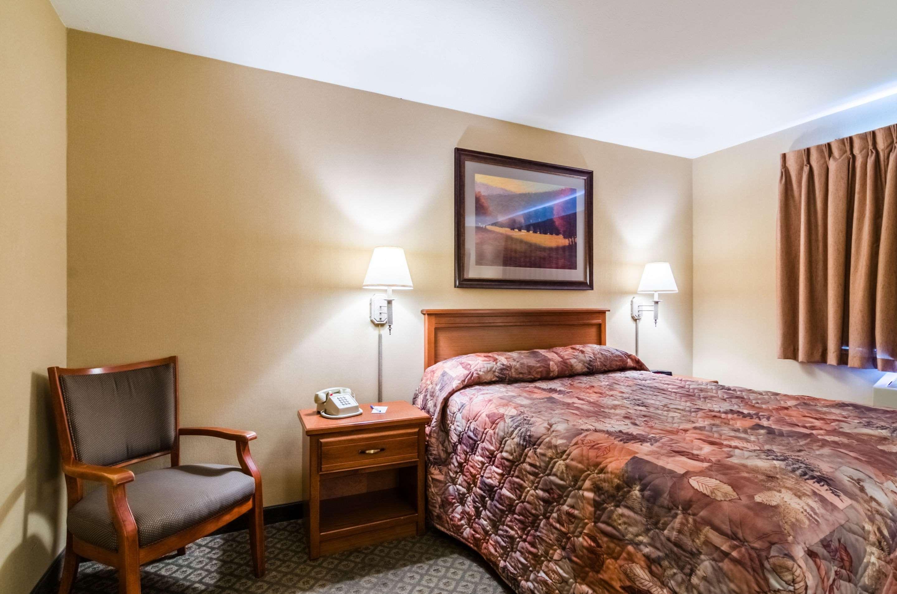 Super 8 By Wyndham Cozad Hotel Bagian luar foto