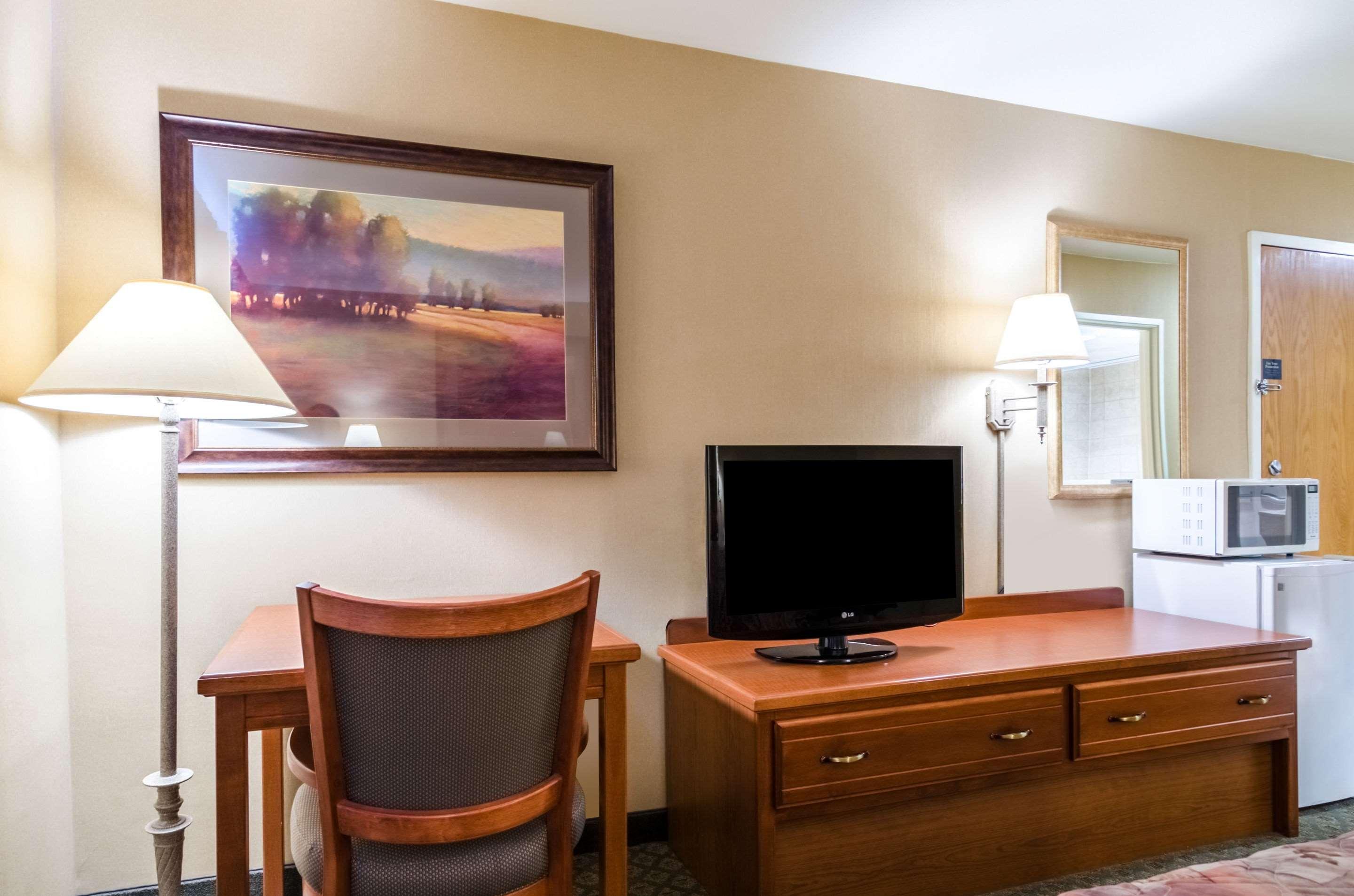 Super 8 By Wyndham Cozad Hotel Bagian luar foto