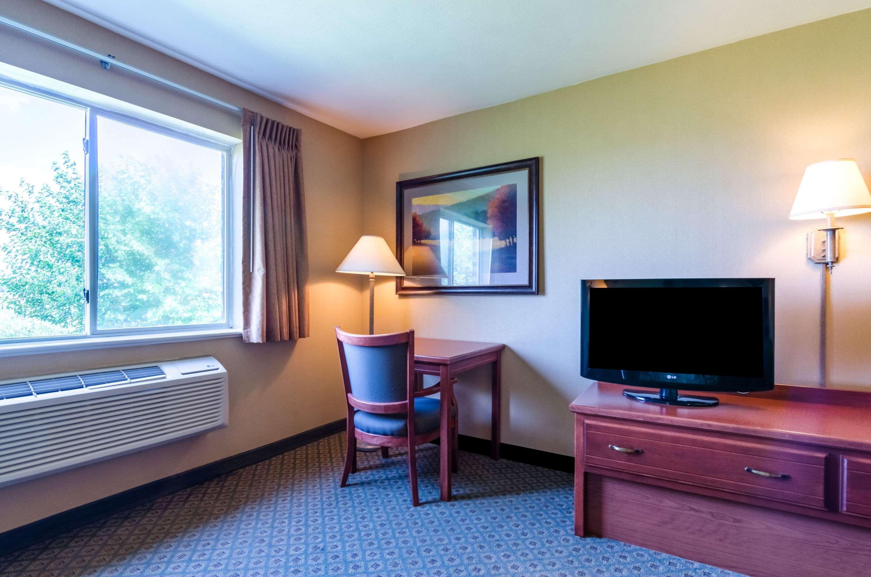Super 8 By Wyndham Cozad Hotel Bagian luar foto