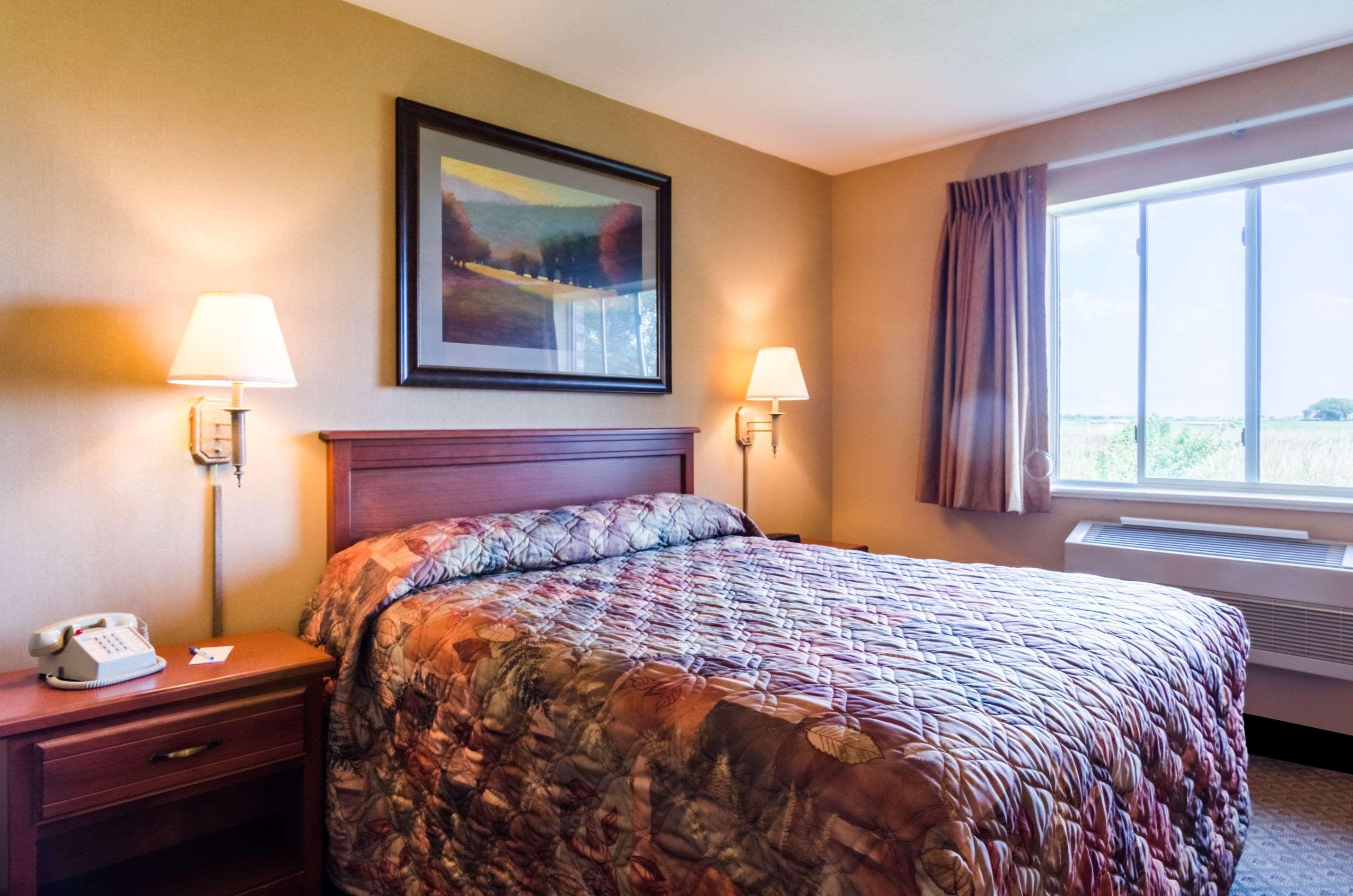 Super 8 By Wyndham Cozad Hotel Bagian luar foto