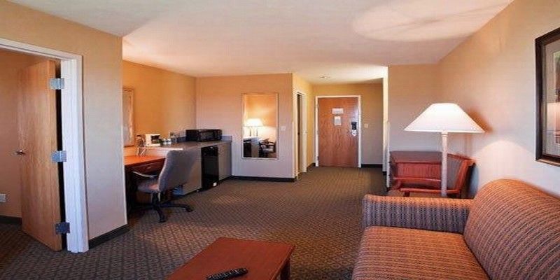 Super 8 By Wyndham Cozad Hotel Bagian luar foto